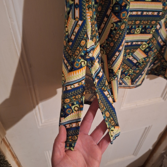 LuLaRoe Tunic EUC Size S Green Yellow Geometric Flowy Pattern - Picture 6 of 8